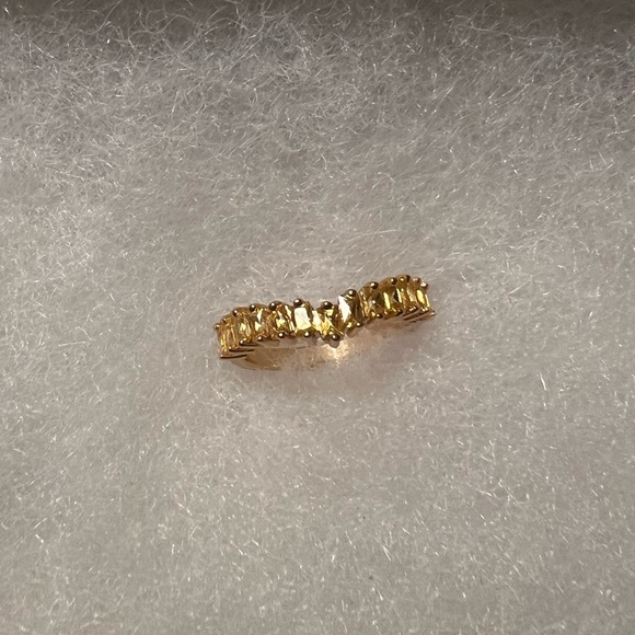 Elegant Gold Women's Ring - Picture 1 of 3